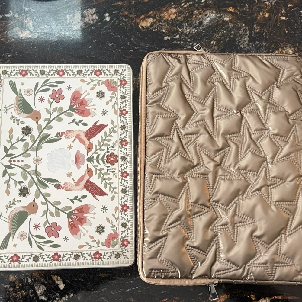 NEVER USED Quilted Star Puffer Laptop Sleeve in Metallic Champagne
